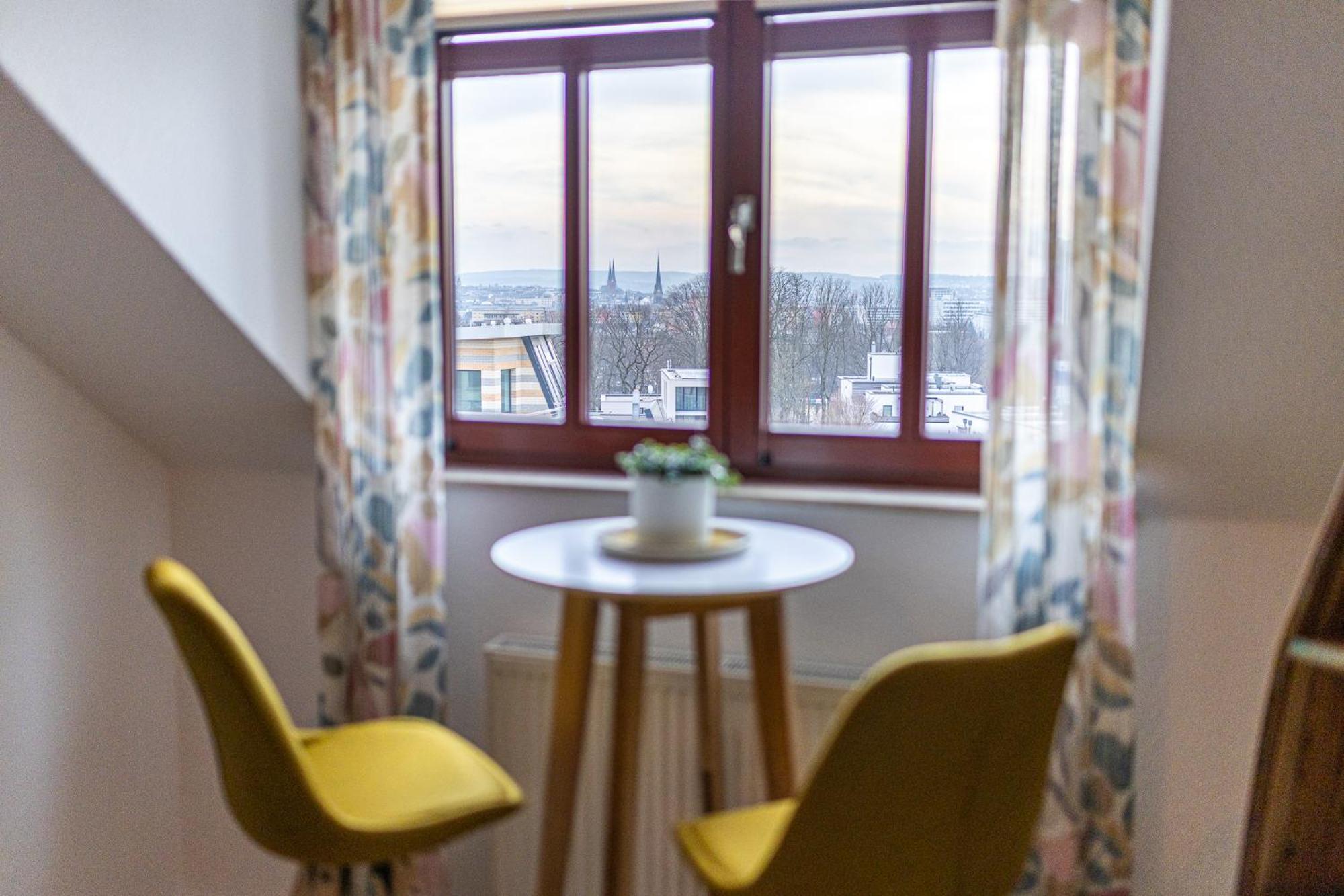 Schlossberg-Domizil Mit Weitblick - Arbeitsplatz, Balkon, Netflix, Badewanne & Yogamatte Chemnitz Dış mekan fotoğraf